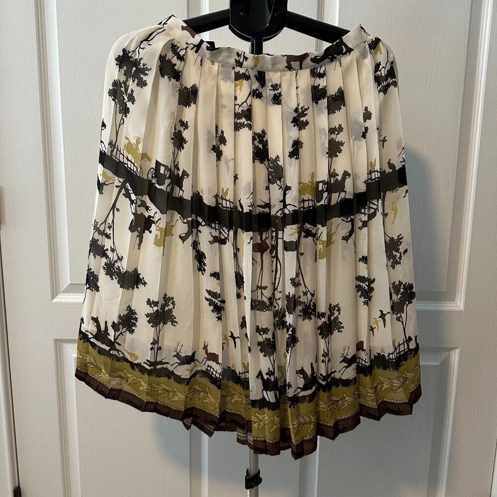 Brand new pleated skirt with prints